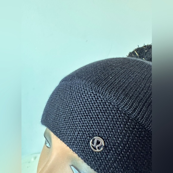 Lululemon Black Gold Merino Wool Cashmere Blend Knit Pom Pom Toque Hat OS - Picture 5 of 6